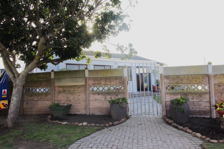 3 Bedroom Property for Sale in Wavecrest Eastern Cape